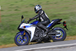Illustration for article titled 2015 Yamaha YZF-R3 First Ride - The Beginner Bike and Beyond